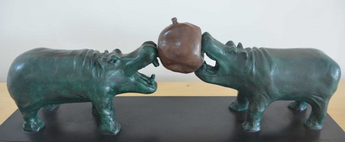 Deux hippos et un ballon