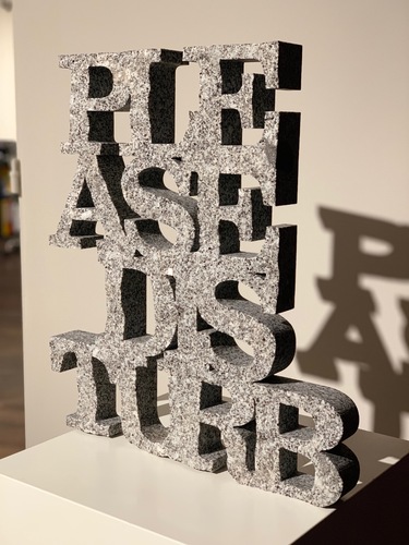 Please Disturb - granit gris - brute