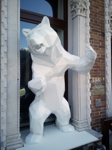 Ours debout - Blanc